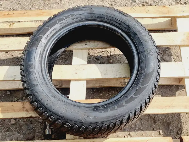 Fiat Fiorino (2008 - 2014) GOODYEAR Зимняя шина C R15 — фото 1