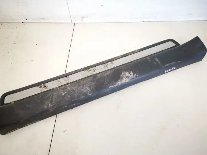 Toyota Avensis T250 (2006 - 2009) 6791305040 Внутренняя отделка переднего порога — фото 1