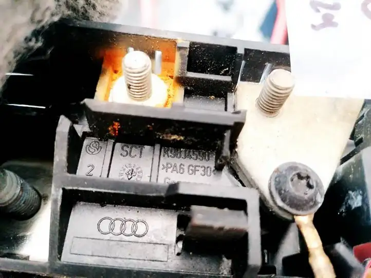 Audi A6 S6 C6 4F (2004 - 2008) K98J4590 Плюсовой провод аккумулятора — фото 3