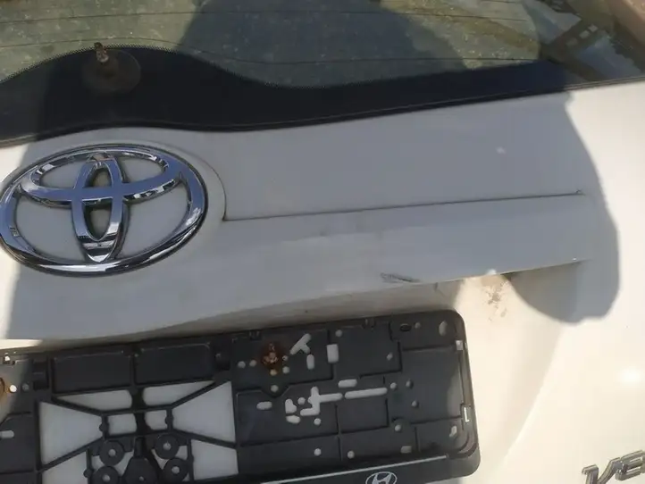 Toyota Verso (2009 - 2012) Подсветка номера — фото 3