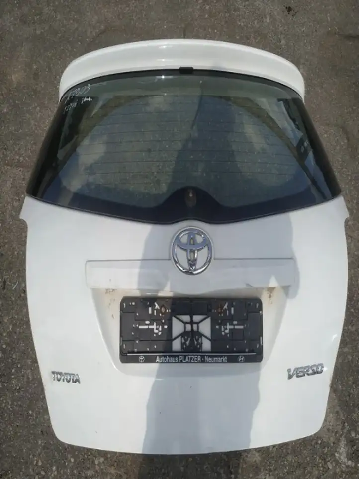 Toyota Verso (2009 - 2012) baltas Крышка багажника — фото 1