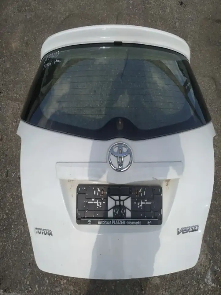 Toyota Verso (2009 - 2012) baltas Крышка багажника — фото 2