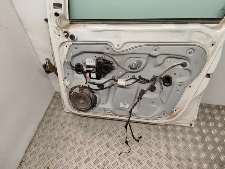 Volkswagen Caddy (2010 - 2015) Дверь — фото 9
