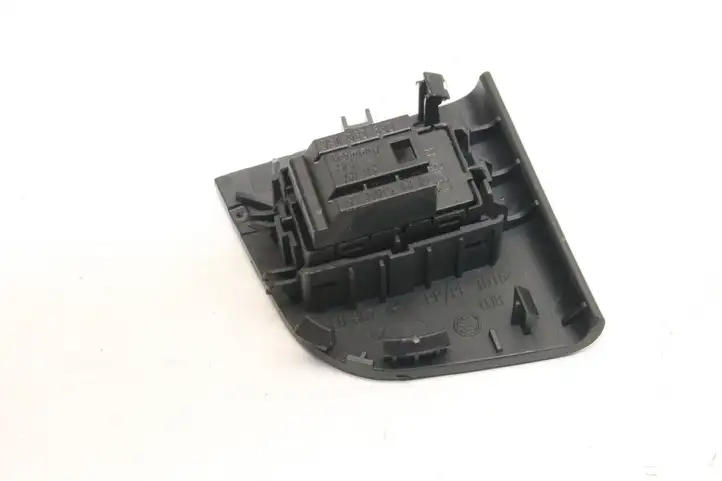 Skoda Octavia Mk3 (5E) (2013 - 2019) 5E0959655 Кнопка фаркопа в багажнике — фото 3