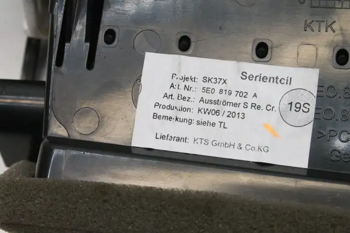 Skoda Octavia Mk3 (5E) (2013 - 2019) 5E0819702A Воздушная решетка панели — фото 5