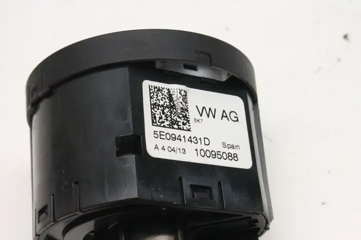 Skoda Octavia Mk3 (5E) (2013 - 2019) 5E0941431D Включатель фонарей — фото 6