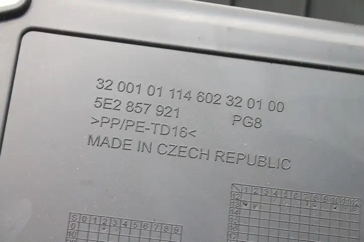 Skoda Octavia Mk3 (5E) (2013 - 2019) 5E2857921 Вещевой ящик — фото 4