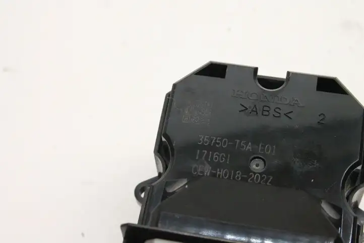 Honda Jazz (2015 - 2020) 35750T5AE01 Кнопка фаркопа в багажнике — фото 6