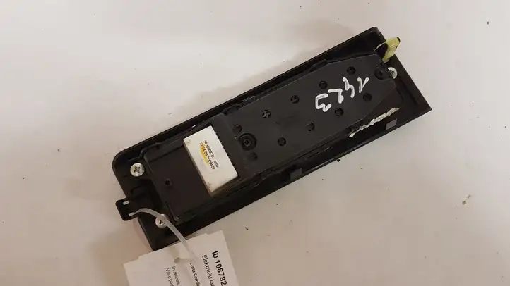 Toyota Corolla Verso AR10 (2004 - 2009) 848200F030 Блок кнопок стеклоподъемников — фото 2