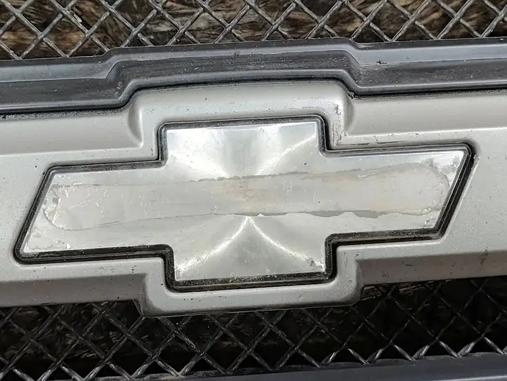 Chevrolet TrailBlazer (2001 - 2005) 15005565 Верхняя решетка радиатора — фото 2