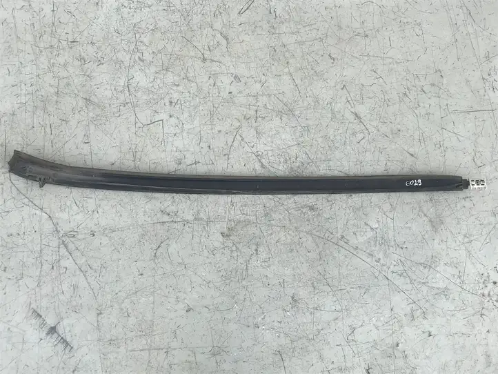 Opel Astra J (2009 - 2012) 13280302 Накладка стоек лобового стекла — фото 4