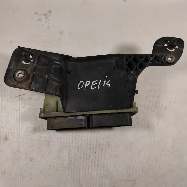 Opel Astra G (1998 - 2004) 09131732 Реле вентилятора охлаждения — фото 2
