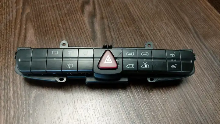 Mercedes-Benz Vito Viano W639 (2010 - 2015) A6395454707 Включатель аварийных фонарей — фото 1