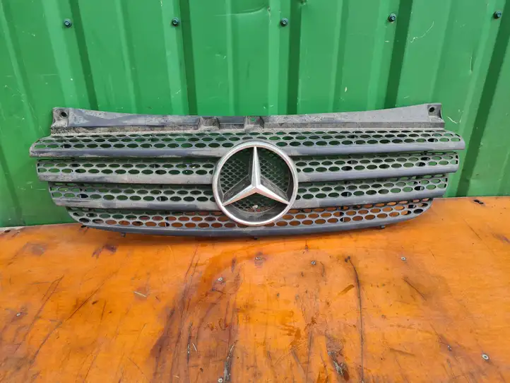 Mercedes-Benz Vito Viano W639 (2010 - 2015) A6398800185 Верхняя решетка радиатора — фото 1