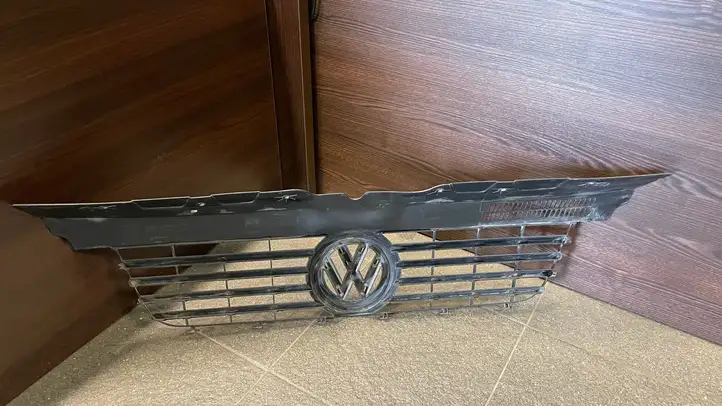 Volkswagen Transporter - Caravelle T5 (2003 - 2009) 7H0807101 Верхняя решетка радиатора — фото 8