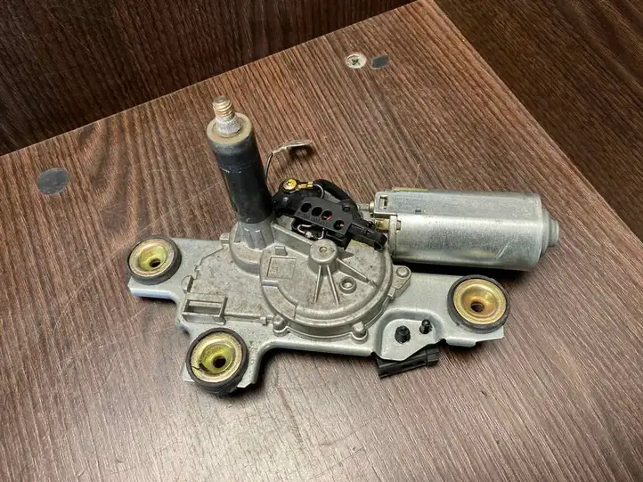 Ford Focus (1998 - 2004) 0390201548 Двигатель стеклоочистителя заднего стекла — фото 1