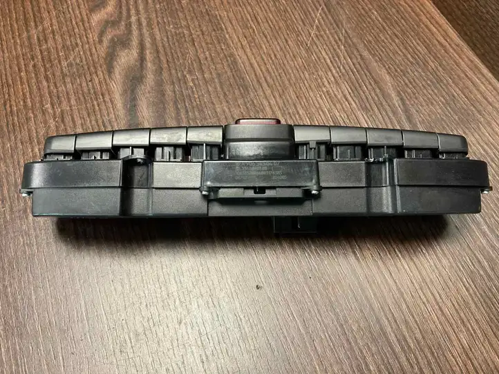 Mercedes-Benz Sprinter W906 (2006 - 2018) 9065450407 Включатель аварийных фонарей — фото 3
