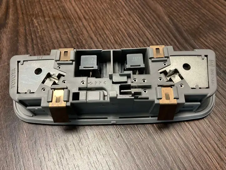 Toyota Avensis Verso (1995 - 2001) 8126022180 Передняя подсветка — фото 3