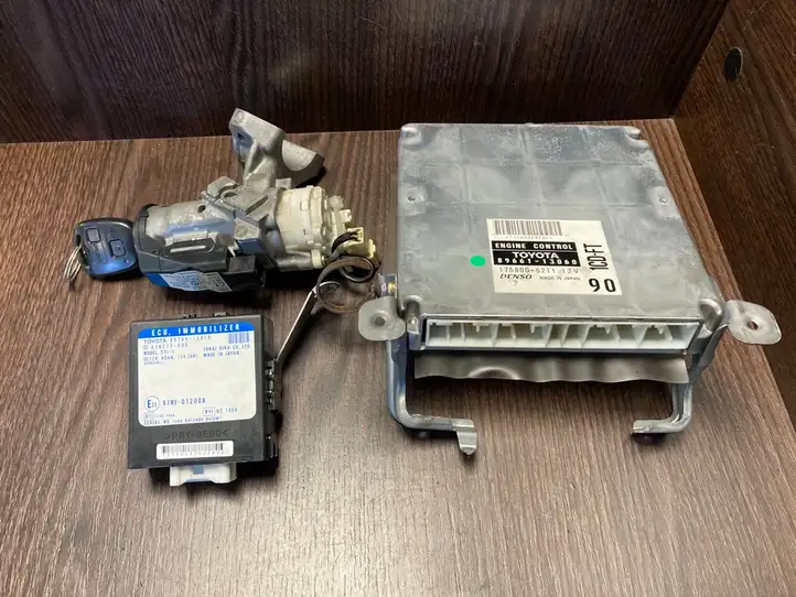 Toyota Corolla Verso E121 (2001 - 2004) 8978013010 Блок управления двигателем (ECU) — фото 1