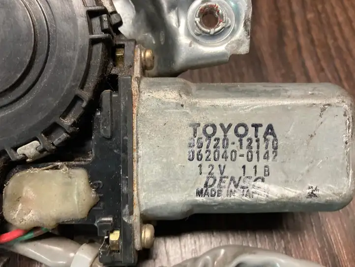 Toyota Corolla E110 (1995 - 2002) 8572012170 Электростеклоподъемник передний (комплект) — фото 3