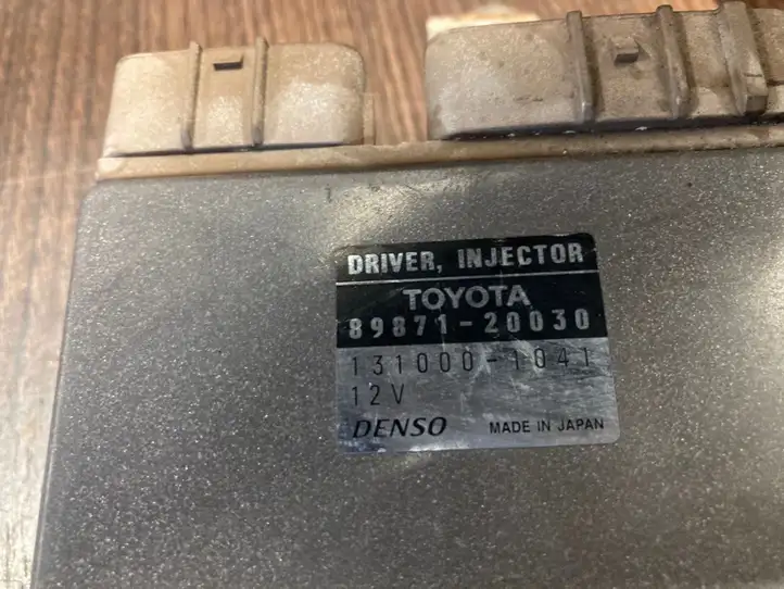 Toyota Corolla Verso E121 (2001 - 2004) 1310001041 Блок управления впрыском — фото 3