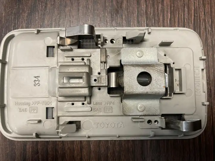 Toyota Corolla Verso E121 (2001 - 2004) 8124012070 Задняя подсветка — фото 2