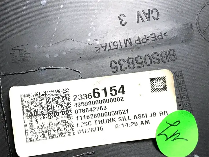 Chevrolet Malibu (2015 - 2018) 23366154 Отделка порога багажника — фото 2