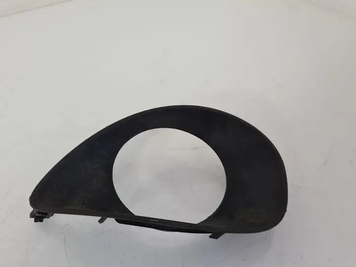 Toyota Yaris (2005 - 2009) 814820D030 Решетка противотуманной фары — фото 1