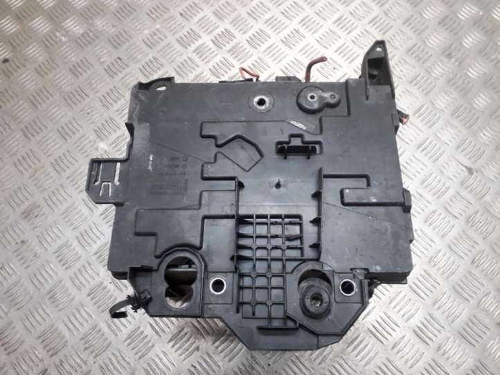 Renault Clio II (2001 - 2005)  8200314272 Крышка ящика аккумулятора