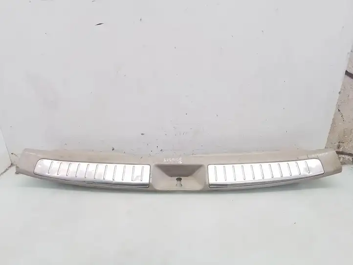 Toyota Avensis T250 (2003 - 2006) 5838705090 Отделка порога багажника — фото 1