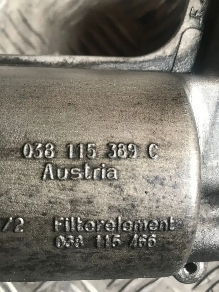Audi A4 S4 B7 8E 8H (2004 - 2009) 038115389C Кронштейн масляного фильтра — фото 2