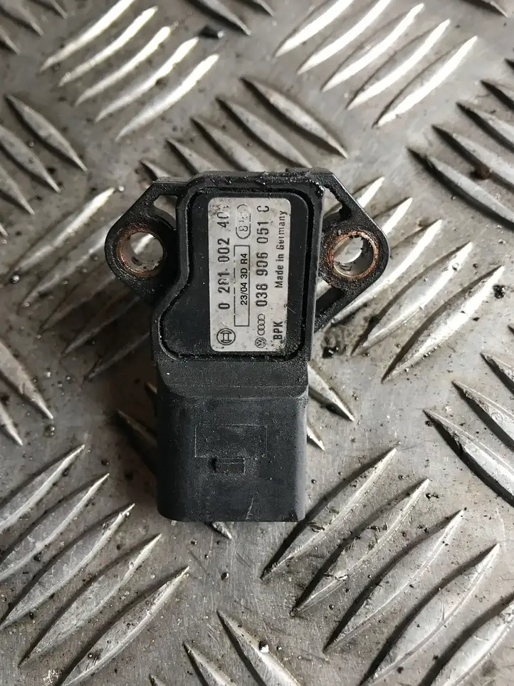 Volkswagen PASSAT B6 (2005 - 2010) 038906051C Датчик давления воздуха впуска — фото 1
