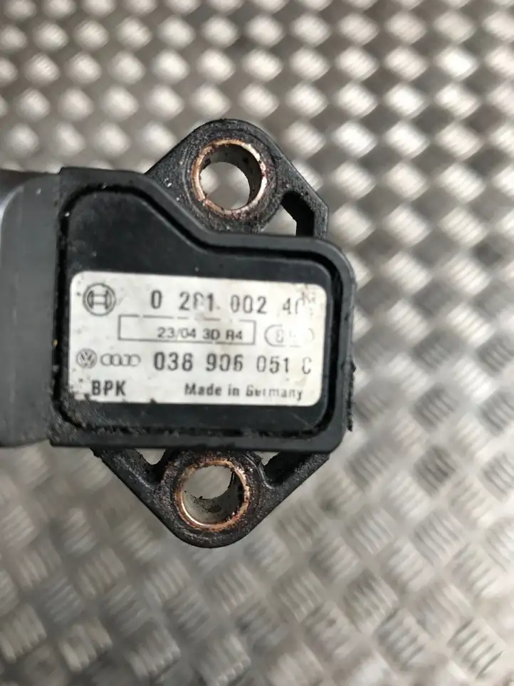 Volkswagen PASSAT B6 (2005 - 2010) 038906051C Датчик давления воздуха впуска — фото 2