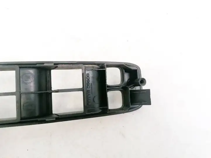 Nissan Primera (2001 - 2008) 80960BA100 Накладка кнопки стеклоподъемника — фото 2