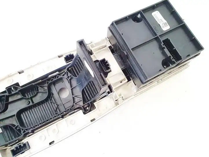 Land Rover Range Rover Sport L320 (2005 - 2009) yud501710wvh Кнопка ручного тормоза — фото 2
