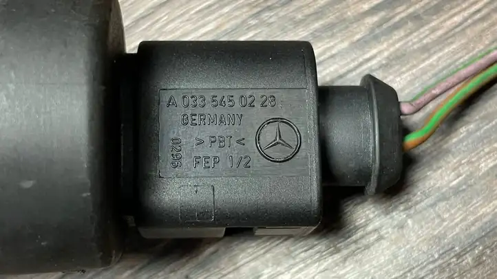 Mercedes-Benz A W168 (1997 - 2004) 0335450228 Форсунка омывателя лобового стекла — фото 2