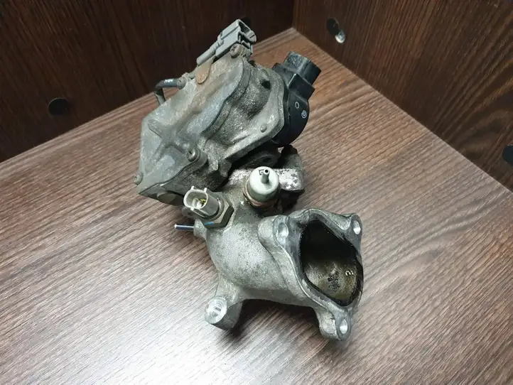 Toyota Corolla Verso E121 (2001 - 2004) 8967221020 Дроссельная заслонка — фото 3
