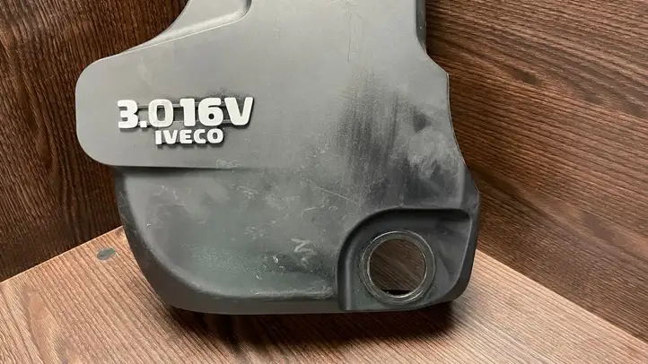 Iveco Daily Daily 35 - 40.10 (2001 - 2016) 504047907 Крышка двигателя декоративная — фото 3