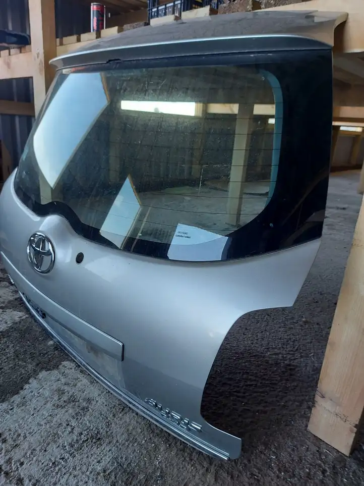 Toyota Auris 150 (2006 - 2012) Крышка багажника — фото 3