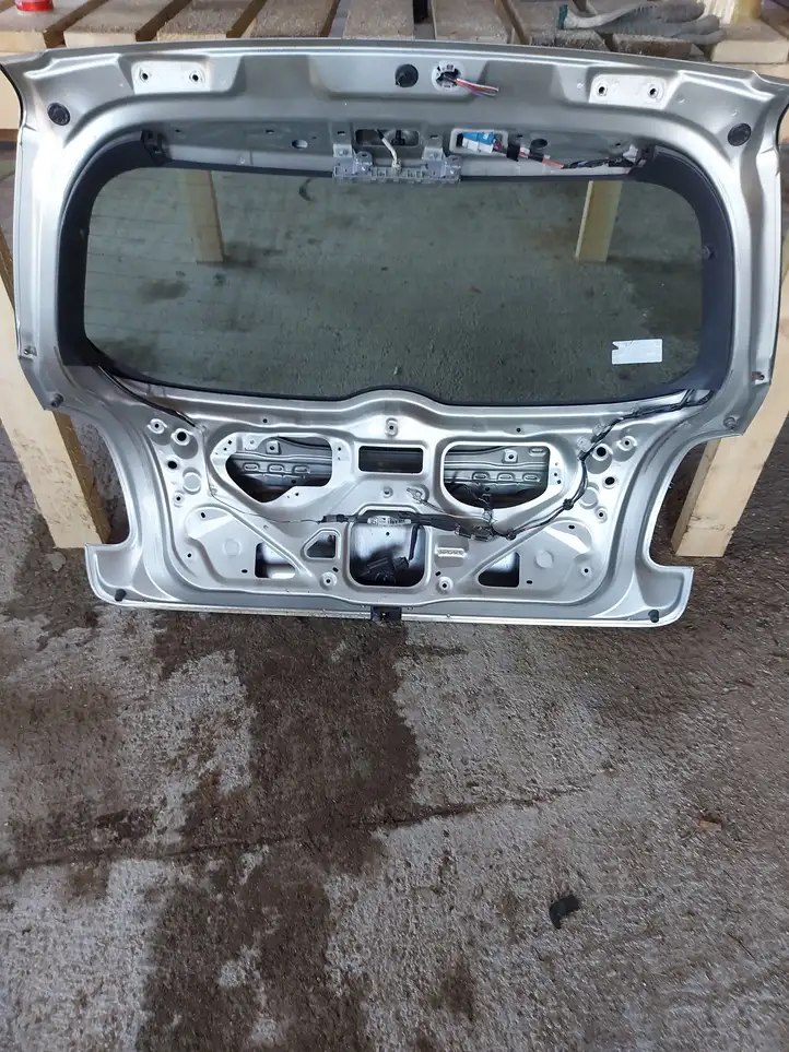 Toyota Auris 150 (2006 - 2012) Крышка багажника — фото 8
