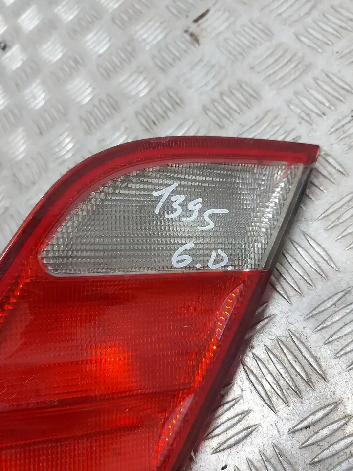 Mercedes-Benz CLK A208 (1997 - 2002) 2088200664 Задний фонарь в крышке багажника — фото 5