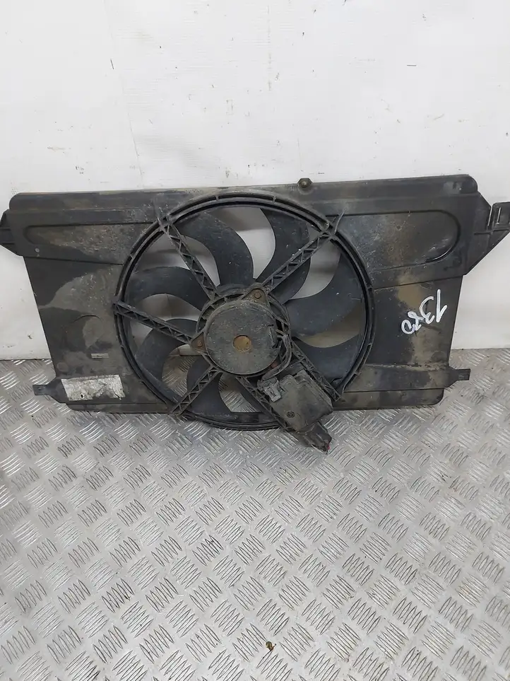 Ford Focus (2005 - 2008) 8240479 Электровентилятор радиатора — фото 4