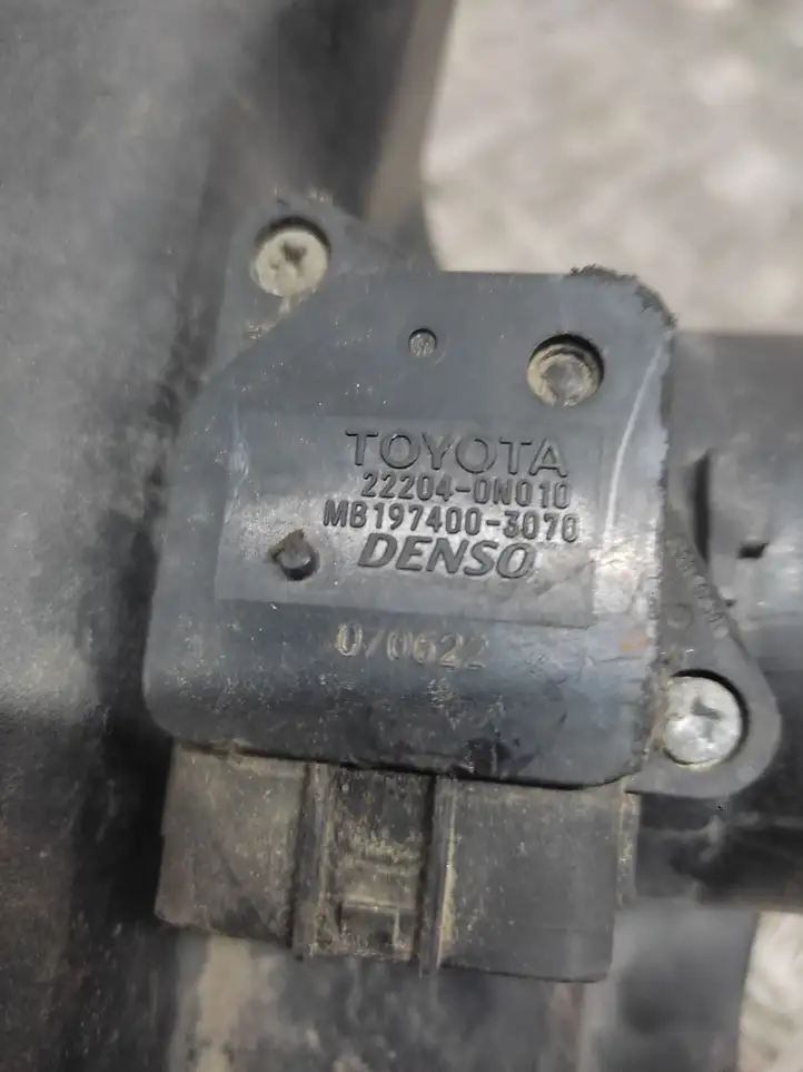 Toyota Auris 150 (2006 - 2012) 222040N010 Датчик массового расхода воздуха — фото 2