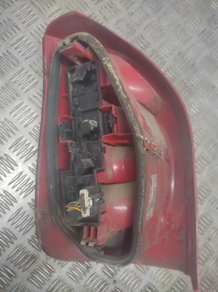 Citroen Xsara Picasso (1999 - 2012) 9631563980 Задний фонарь в кузове — фото 2