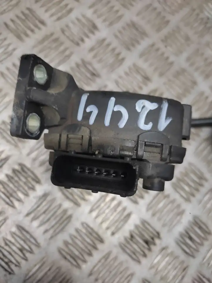 Suzuki Ignis (2000 - 2003) 9204283 Педаль акселератора — фото 2