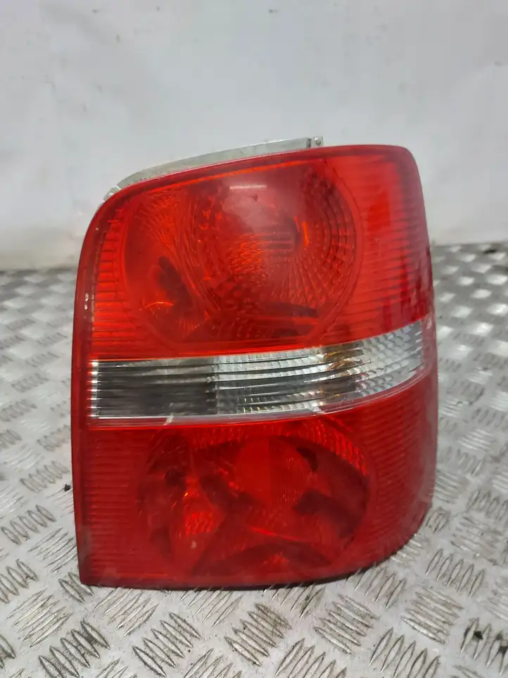 Volkswagen Touran I (2003 - 2010) 1T0945096G Задний фонарь в кузове — фото 1