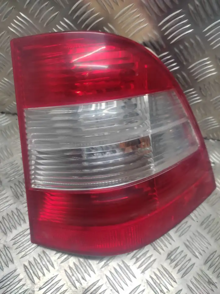 Mercedes-Benz ML W163 (1997 - 2005) A1638202264 Задний фонарь в кузове — фото 1