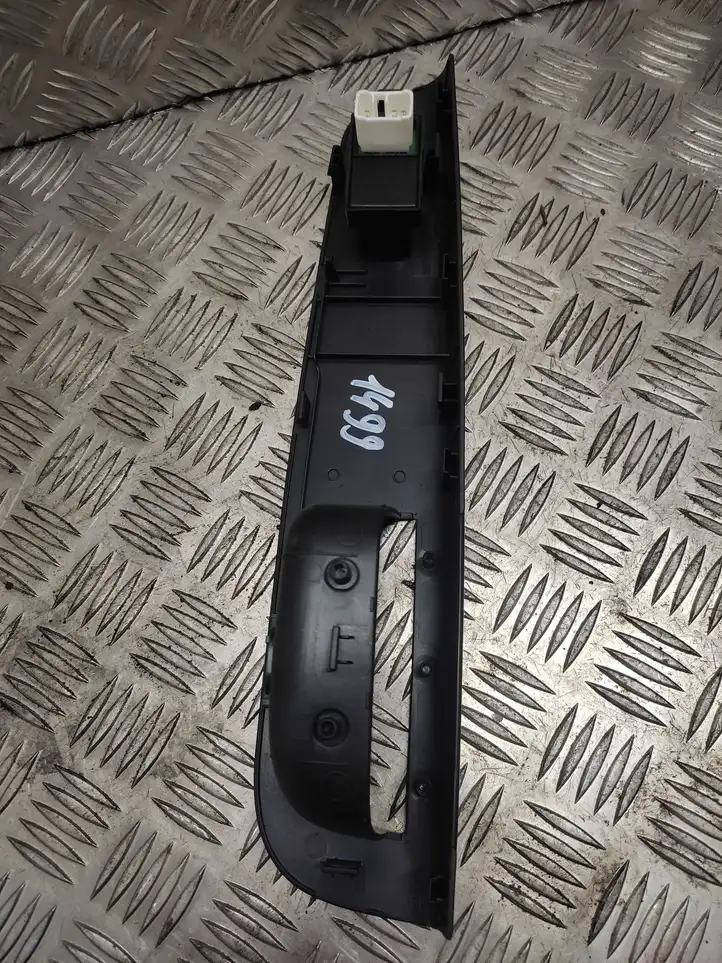Kia Ceed (2006 - 2010) 823611H000 Кнопка стеклоподъемников — фото 3