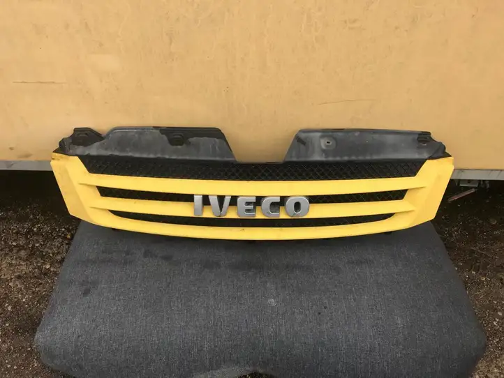 Iveco Daily Daily 35 - 40.10 (2001 - 2016) 3802803 Передняя решетка — фото 1