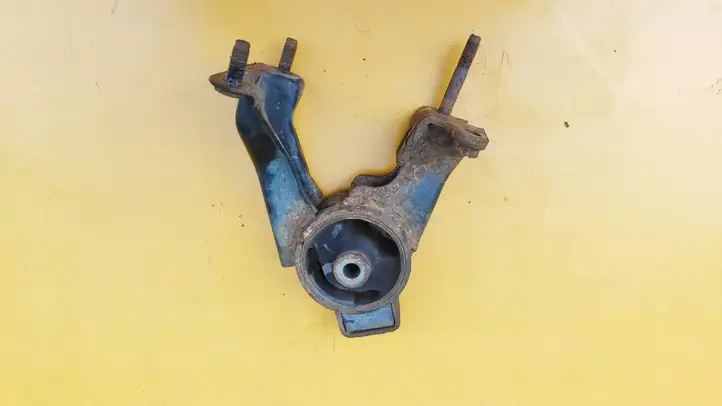Toyota Corolla Verso E121 (2001 - 2004) 1237133060 Кронштейн двигателя — фото 2